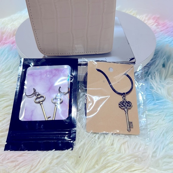 NWOT A New Day Shoulder Bag & Wallet you can Use this as A Hang on Shoulder - Picture 10 of 15